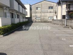 物件外観写真3　(駐車場があります)