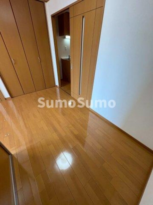 寝室(落ち着いて過ごせるお部屋なので、寝室にいかがでしょうか)