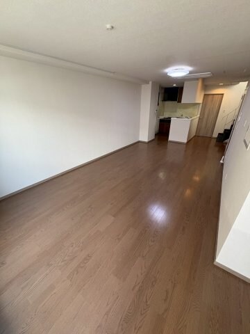 物件内観写真2　(おしゃれなリビングです)