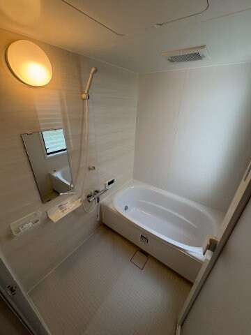 物件内観写真5　(ゆったり過ごせるお風呂です)