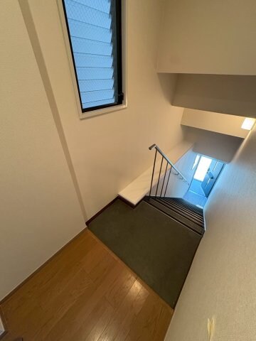 物件内観写真6　(シンプルで使いやすい玄関です)