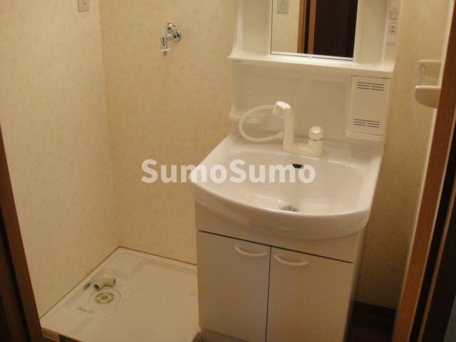 物件内観写真7　(広い洗面スペース)