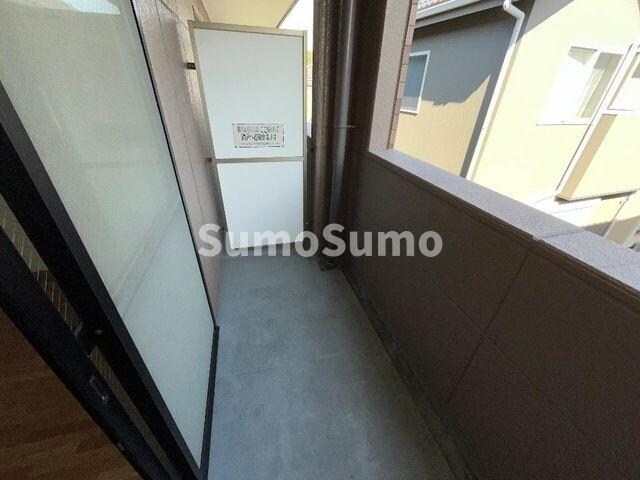 物件内観写真11　(外からの目が気にならないバルコニーで洗濯物が干せます)