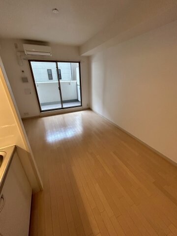 物件内観写真4　(ゆったりとした居間です)