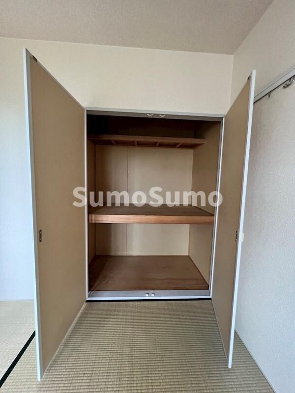 物件内観写真11　(大きなスペースがあり、収納には困りません)