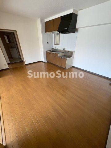 物件内観写真3　(ゆったりとしたリビングです)