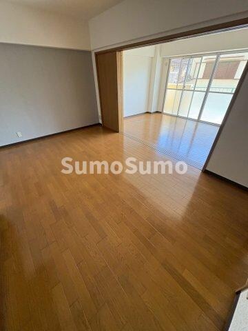 物件内観写真19　(ゆったりとしたリビングです)