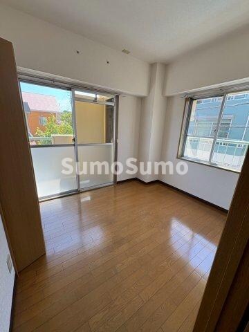 物件内観写真21　(広くて明るい寝室)