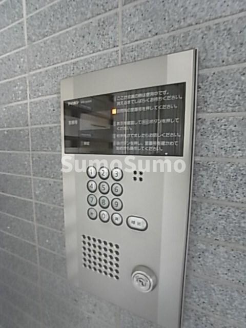 物件外観写真3　(落ち着いたロビーです)