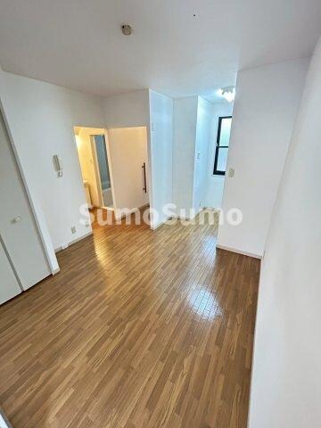 物件内観写真4　(ゆったり過ごせるリビングです)