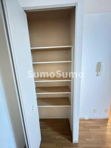 物件内観写真23　(ちょっとした収納スペースも充実しています)