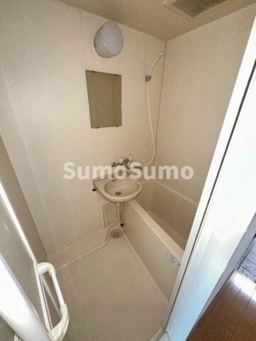 物件内観写真8　(日々の疲れを癒すお風呂付です)