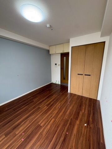 物件内観写真5　(開放的な寝室です)