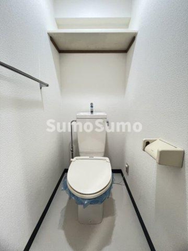 トイレ(落ち着いた色調のトイレです)