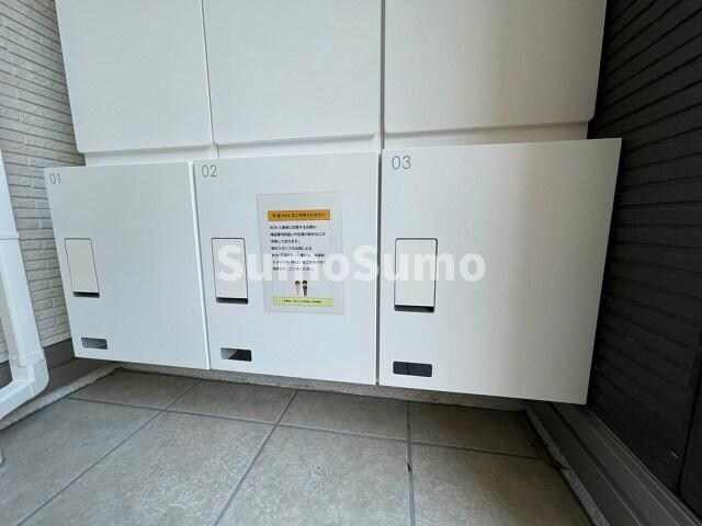 物件外観写真3　(便利な宅配ボックス完備♪)