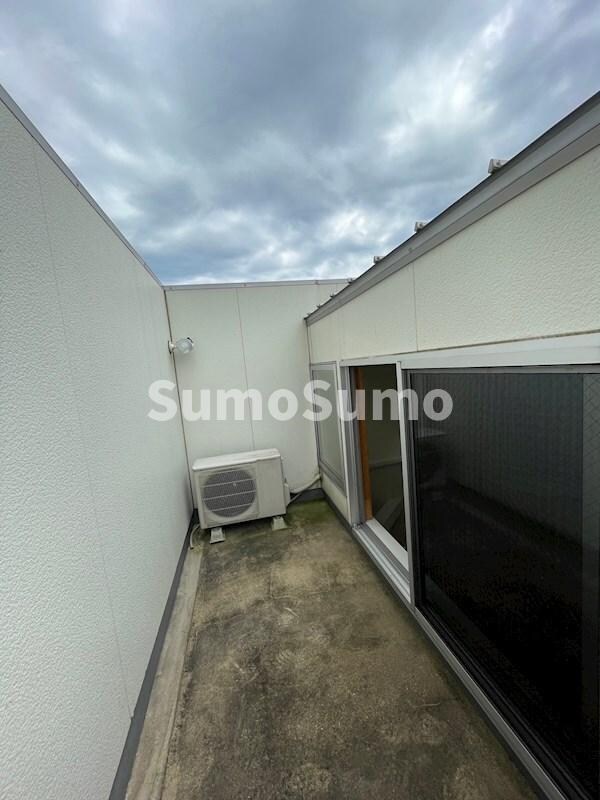 バルコニー(外からの目が気にならないバルコニーで洗濯物が干せます)