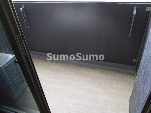 バルコニー(暖かな日差しのふりそそぐバルコニー)