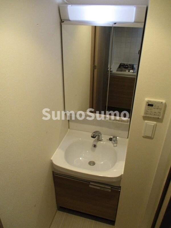 独立洗面台(朝の支度にも助かる、独立の洗髪洗面化粧台)