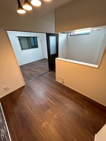 物件内観写真2　(おしゃれなリビングです)