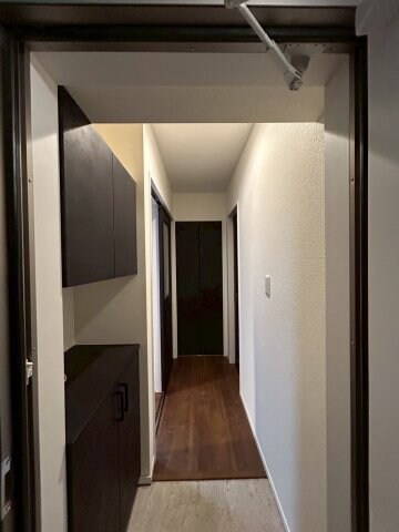 物件内観写真6　(収納もある玄関です)