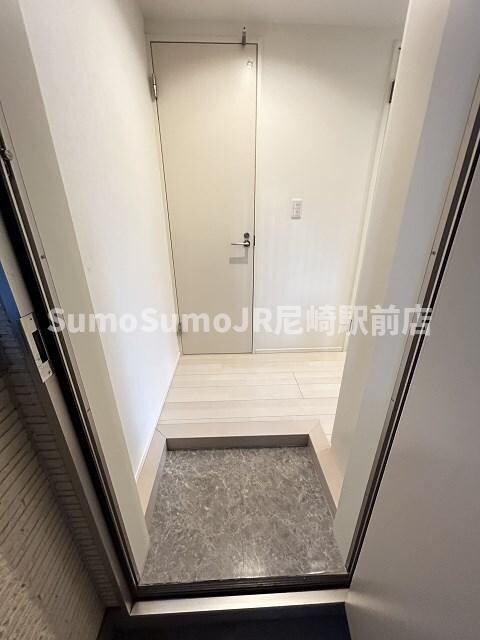 物件内観写真12　(ゆったりとした玄関です)