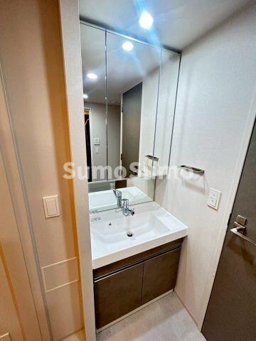 物件内観写真11　(コンパクトで使いやすい洗面所)