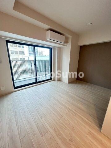 物件内観写真16　(こちらの居間で趣味の時間をお楽しみください)