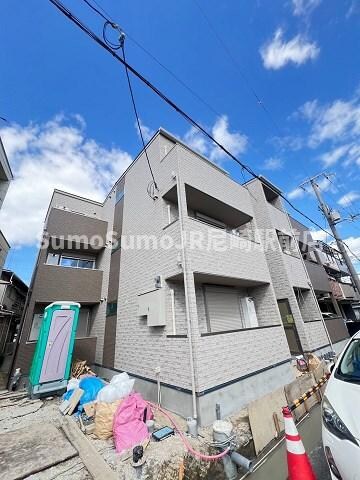 物件外観写真2　(外観は落ち着いています)