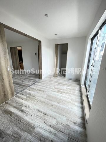 物件内観写真6　(開放的な寝室です)