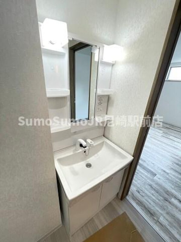 独立洗面台(独立洗面台で身支度をすべて済ませてしまいましょう)