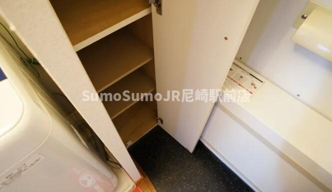 物件内観写真2　(明るい玄関です)