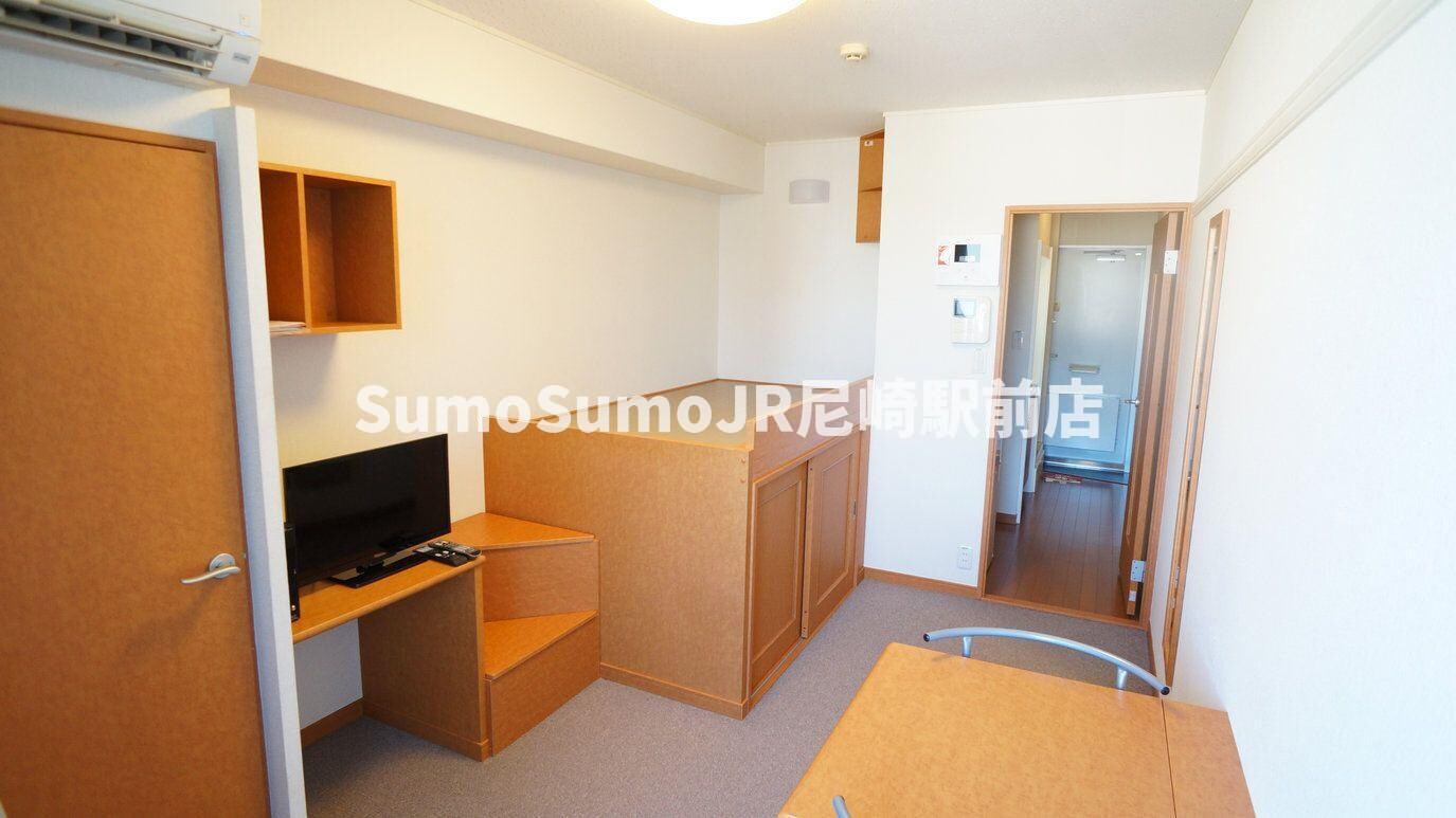 物件内観写真3　(ゆったりとした居間です)