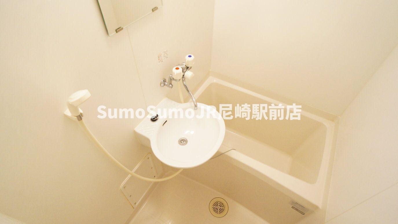 物件内観写真6　(落ち着いた空間のお風呂です)