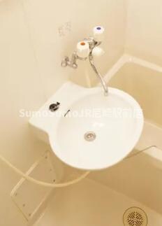 物件内観写真8　(ゆったりとスペースのある洗面所)