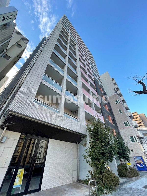 物件外観写真1　(外観は落ち着いています)