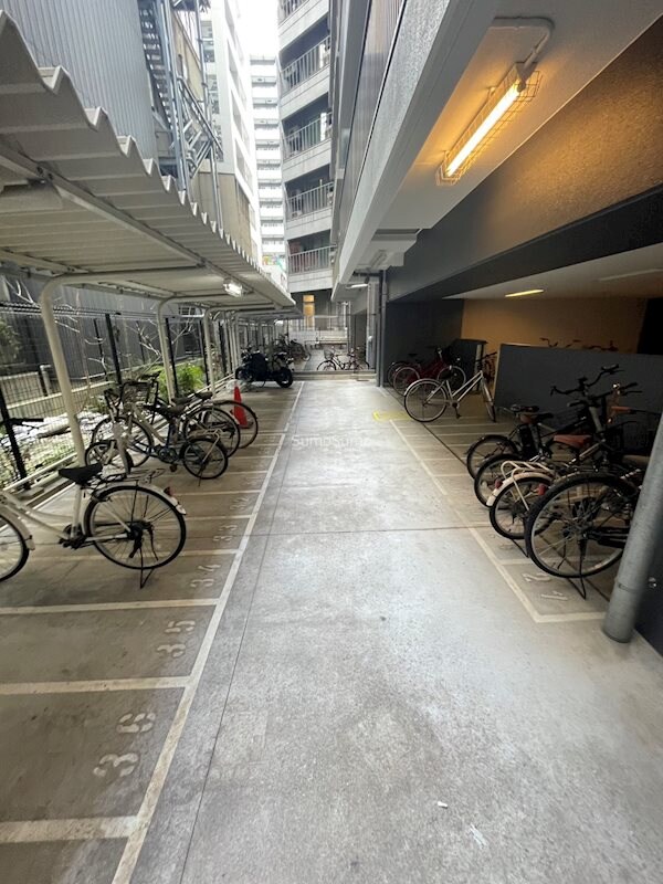 物件外観写真4　(駐車スペースもあります)