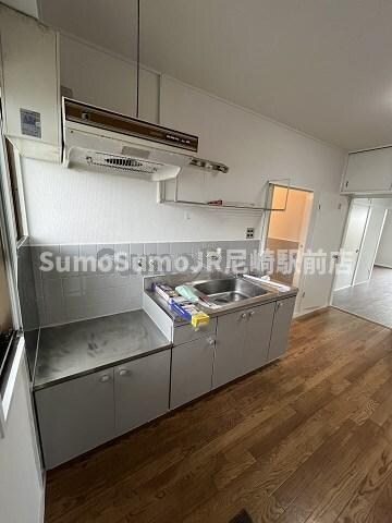 物件内観写真8　(コンパクトなキッチンで掃除もラクラク)