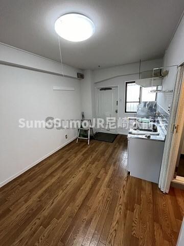 物件内観写真18　(ゆったり過ごせる居間です)