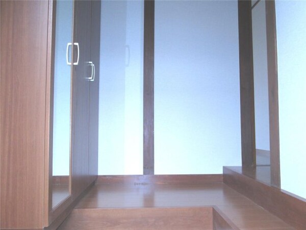 玄関(収納もある玄関です)
