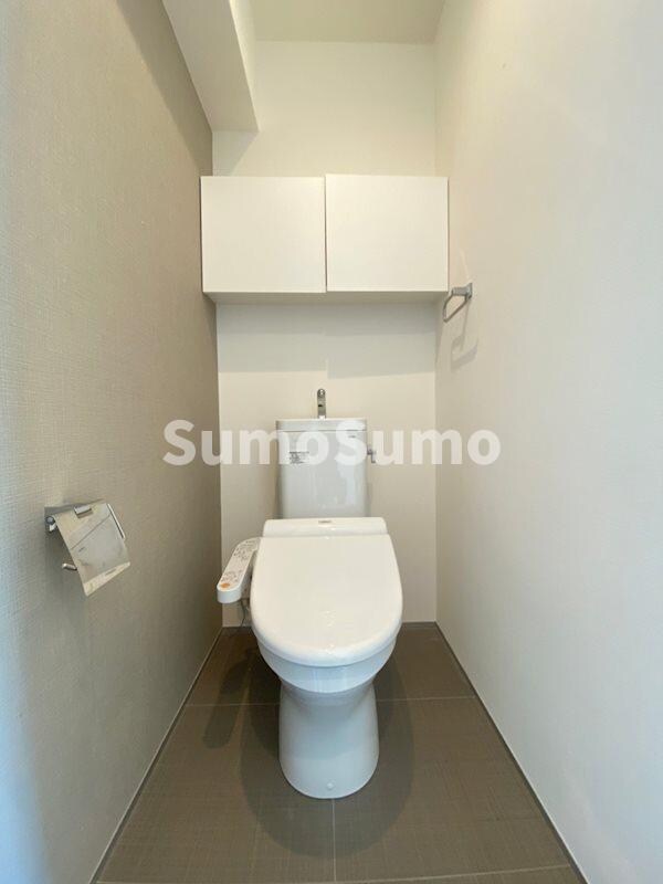 トイレ(落ち着いた色調のトイレです)