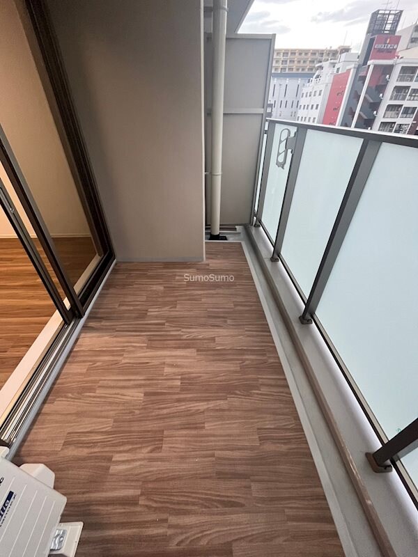 物件内観写真10　(外からの目が気にならないバルコニーで洗濯物が干せます)