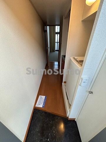 物件内観写真4　(明るい玄関です)