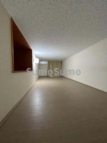 物件内観写真7　(開放的な寝室です)