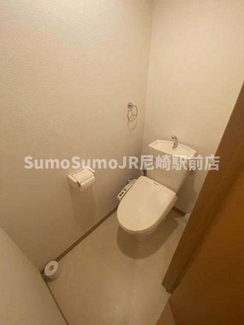 物件内観写真14　(こちらの居間で趣味の時間をお楽しみください)