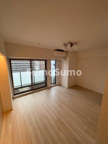 物件内観写真5　(おしゃれな居間です)