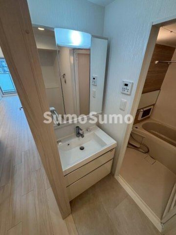 洗面・脱衣所(明るい洗面所です)