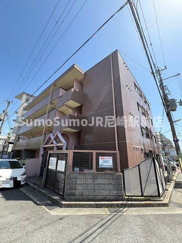 物件外観写真1　(外観は落ち着いています)