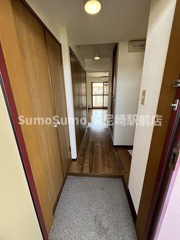 物件内観写真6　(収納もある玄関です)