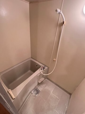 物件内観写真8　(日々の疲れを癒すお風呂付です)