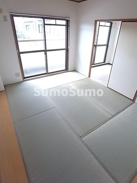 物件内観写真13　(い草の香りが落ち着く素敵な和室です)